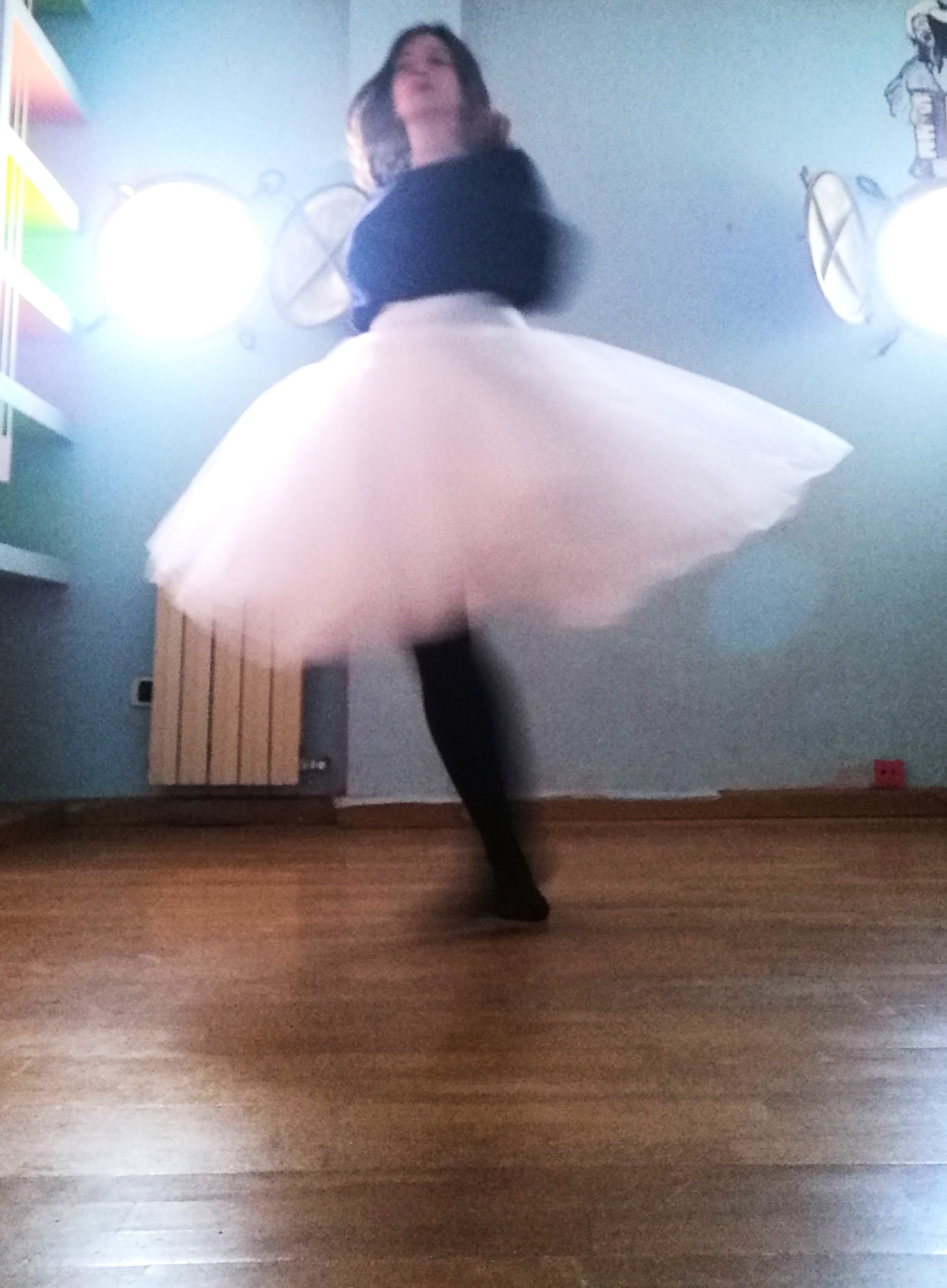 Cecilia Llorca - Baile Chica Girl