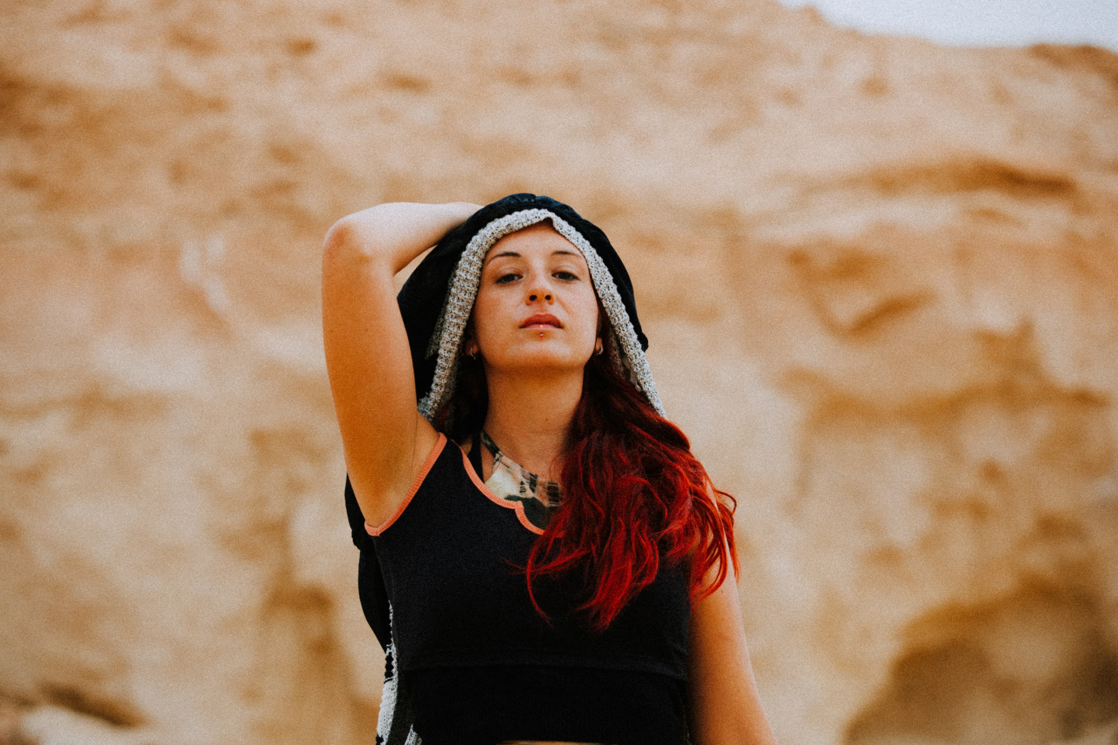 Cecilia Llorca pintando